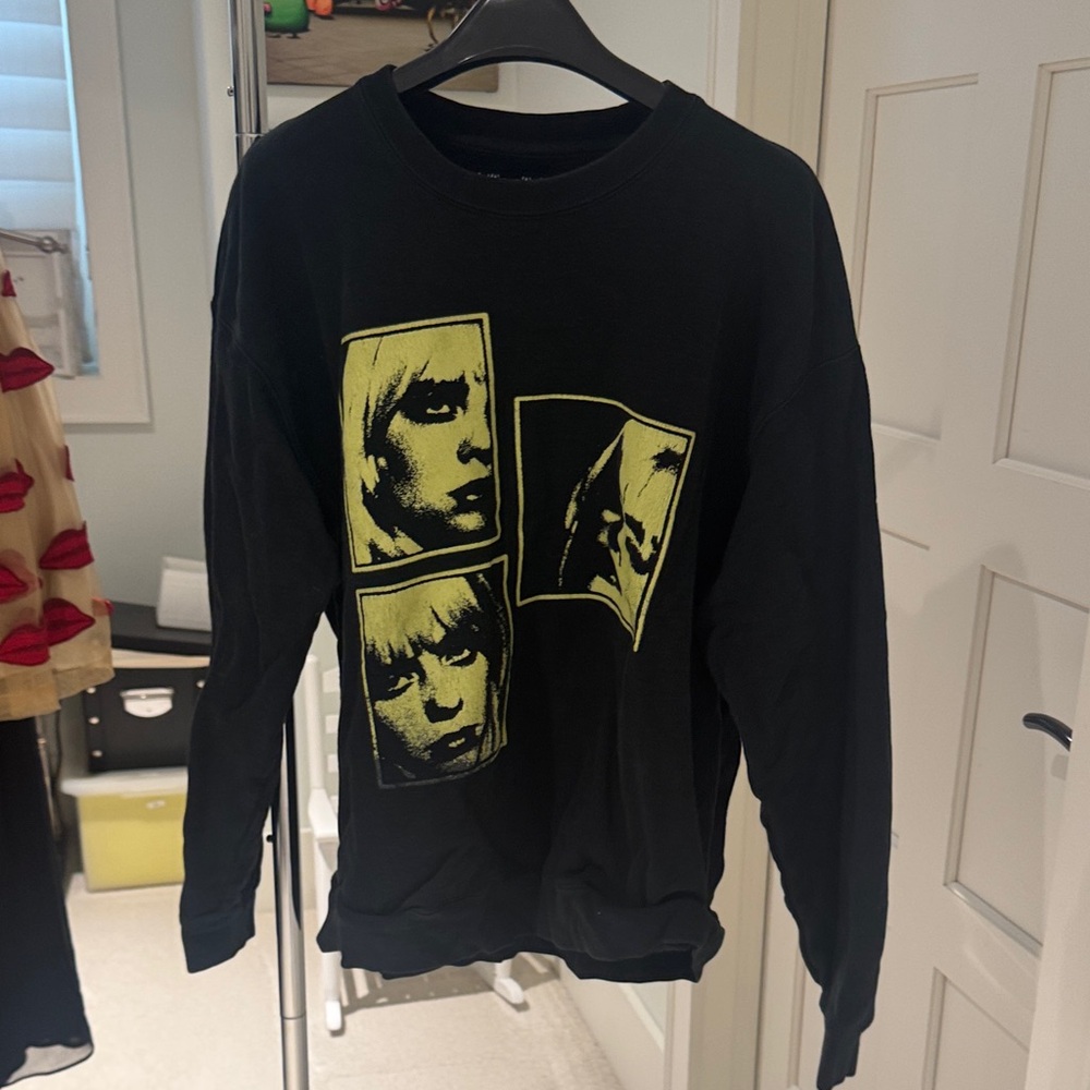 Black Graphic Women's Sweatshirt